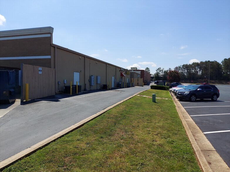 More Photos Of 3321 N Main St, Anderson Storefront Retail Office For Lease