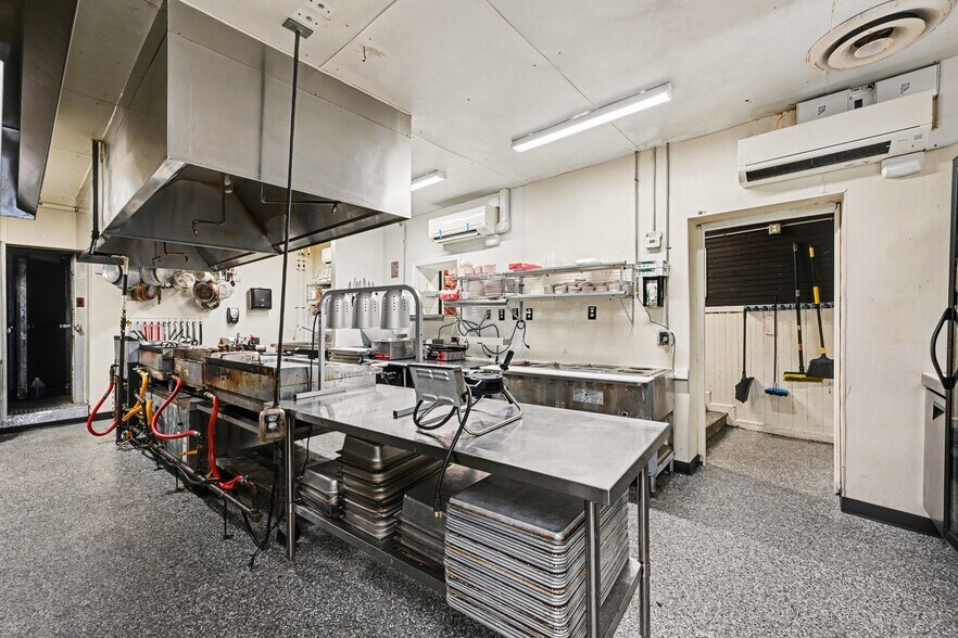 More Photos Of 115 N Main St, Faith Restaurant For Sale