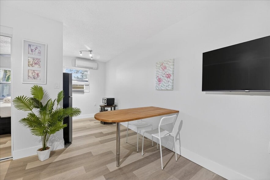 More Photos Of 523 72nd Ave, St Pete Beach Hotel For Sale