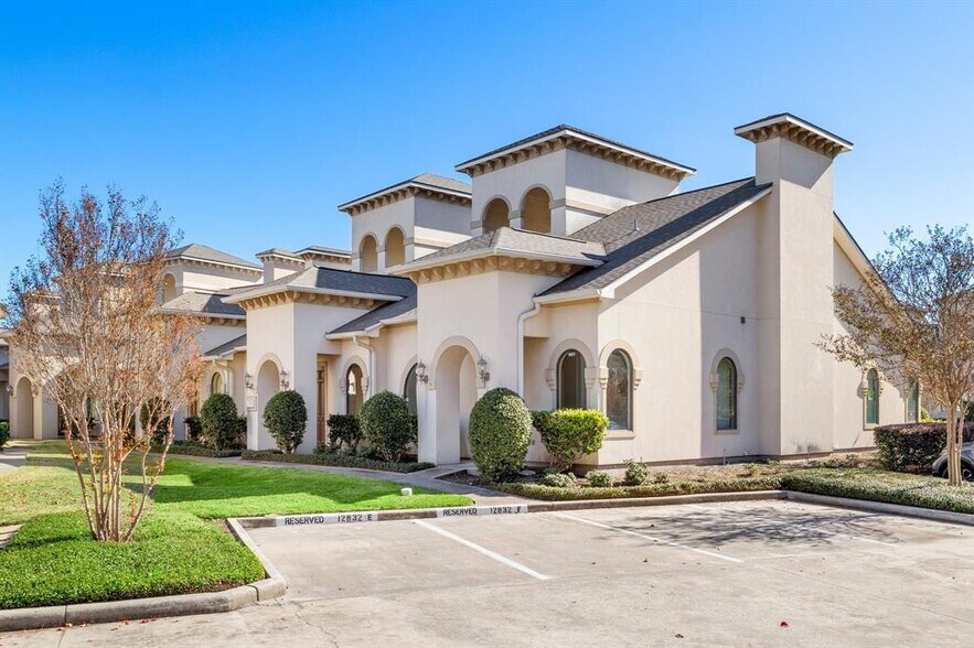 More Photos Of 12832 Willow Centre Dr, Houston Office Residential For Sale