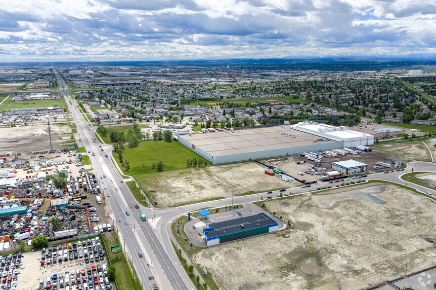 More Photos Of 5291 28th Av SE, Calgary Storefront For Sale