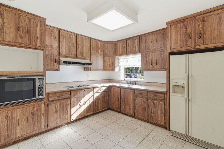 More Photos Of 1036 Camphor Ln, Deland General Retail For Sale