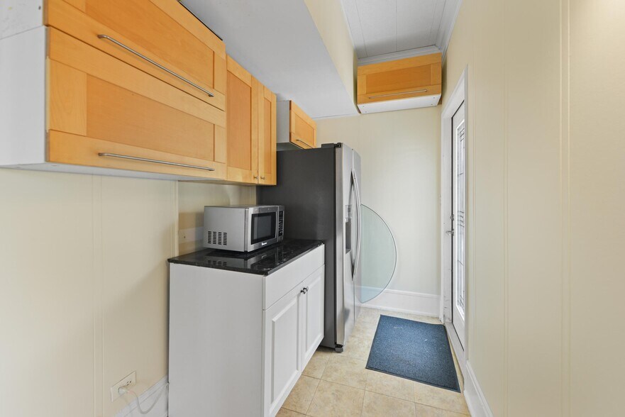 More Photos Of 828 White St, Key West Office For Lease