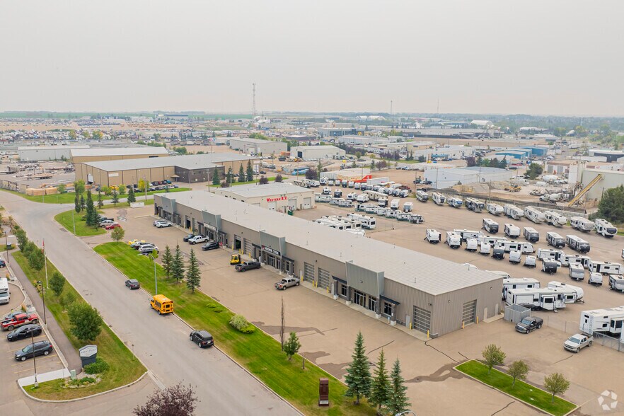 More Photos Of 51 East Lake Ave NE, Airdrie Showroom For Lease