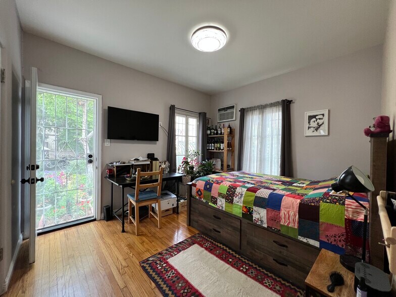 More Photos Of 1347 N Mansfield Ave, Los Angeles Apartments For Sale