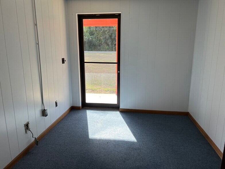 Primary Photo Of 401 Peacock Street, Cochran Office For Sale