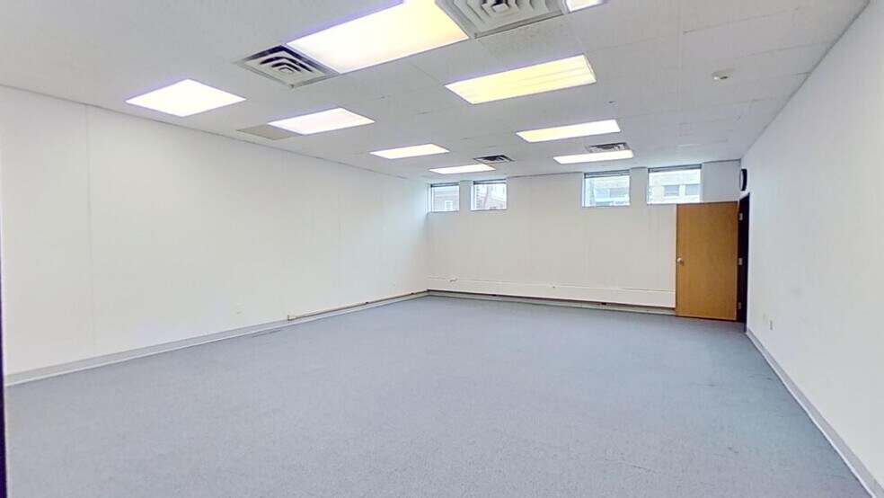 More Photos Of 1033 S Washington Ave, Lansing Office For Sale