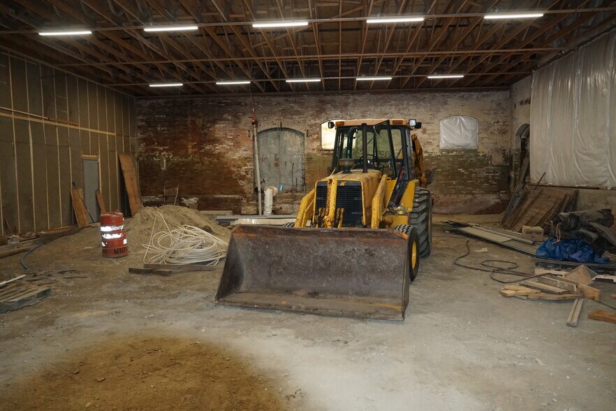 More Photos Of 160 Middleboro Ave, East Taunton Warehouse For Lease
