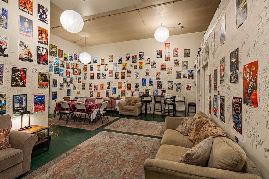 More Photos Of 143 SE H St, Grants Pass Theater Concert Hall For Sale