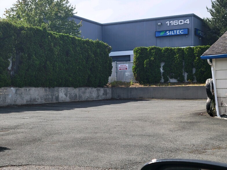 More Photos Of 11608 Airport Rd, Everett Office For Sale