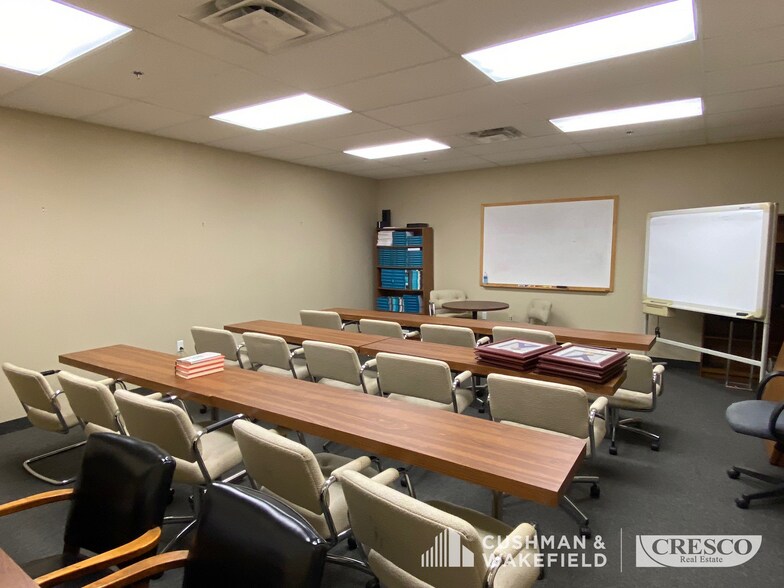 More Photos Of 6474 Lorain Blvd, Elyria Warehouse For Lease