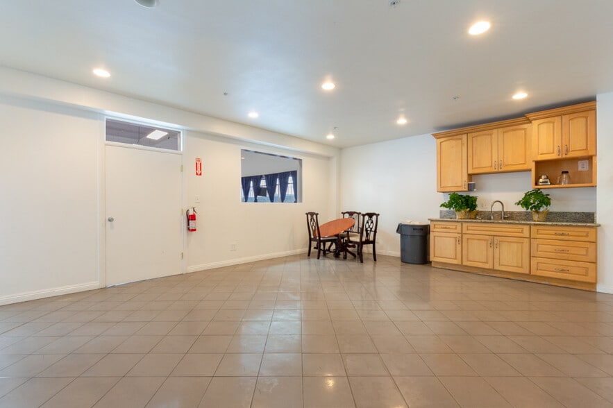 More Photos Of 505 S Main St, Santa Ana Storefront For Sale