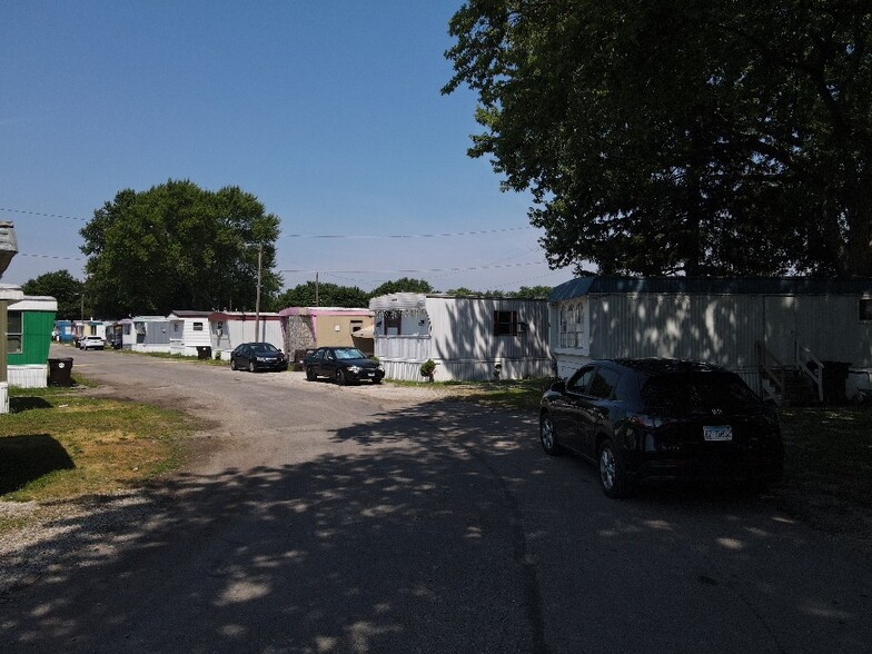 More Photos Of 1 Mahoning Ave, Rantoul Multifamily For Sale