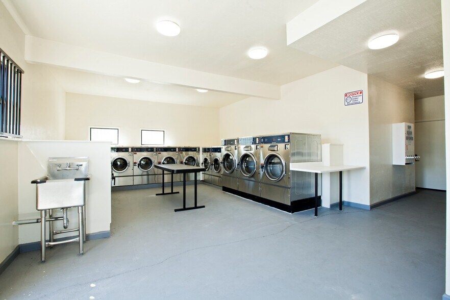 More Photos Of 1841 98th Ave, Oakland Freestanding For Sale