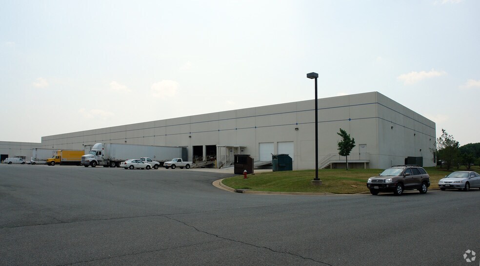 More Photos Of 44966 Falcon Pl, Dulles Warehouse For Lease