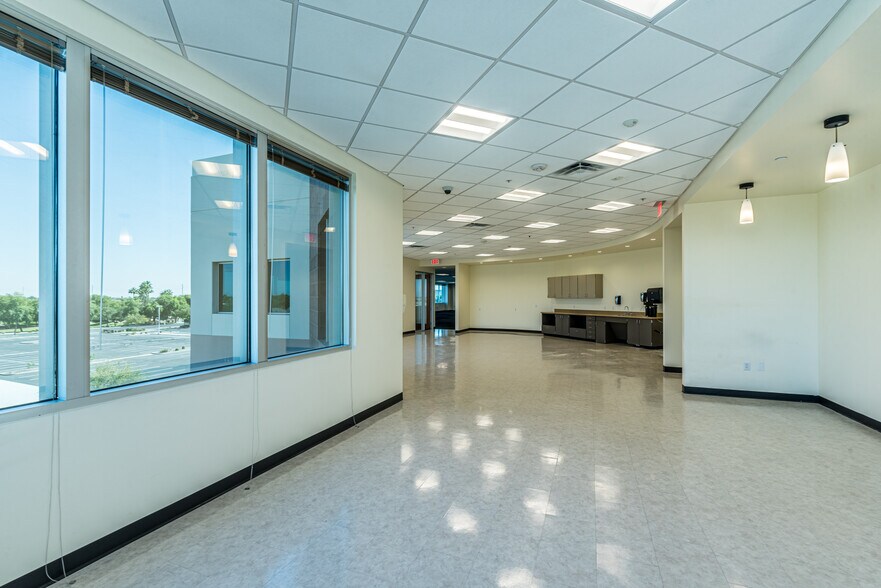 More Photos Of 8990 W Glendale Ave, Glendale Office For Sale