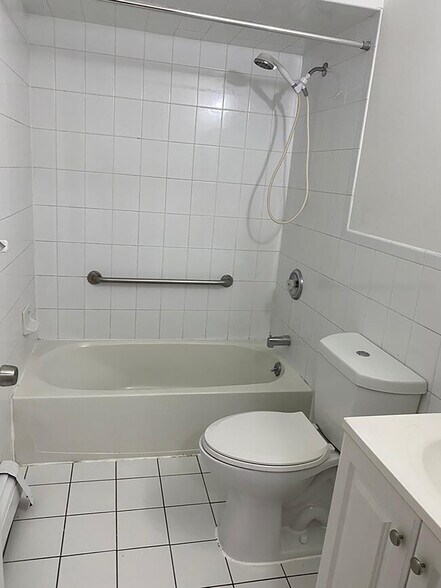 More Photos Of 533 E 2nd Ave, Roselle Apartments For Sale