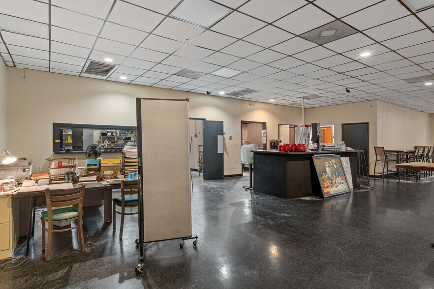 More Photos Of 299 E Gulf To Lake Hwy, Lecanto Storefront For Sale