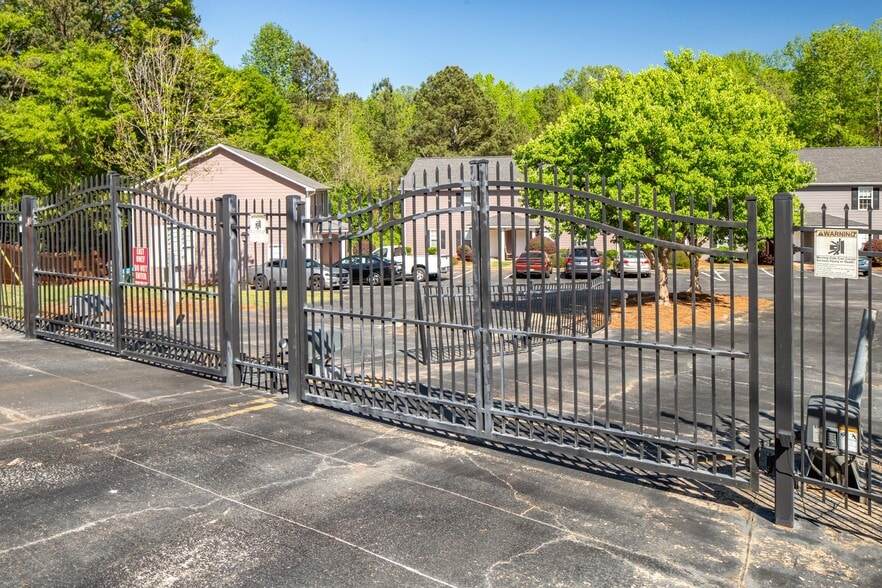 More Photos Of 878 Hospital Rd, Commerce Apartments For Sale