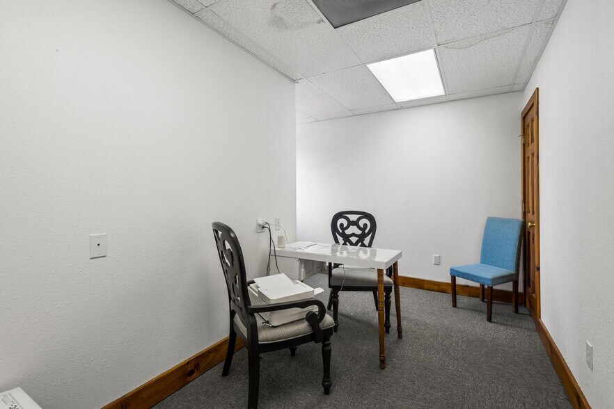 More Photos Of 211 N Main St, Bonham Office Residential For Sale