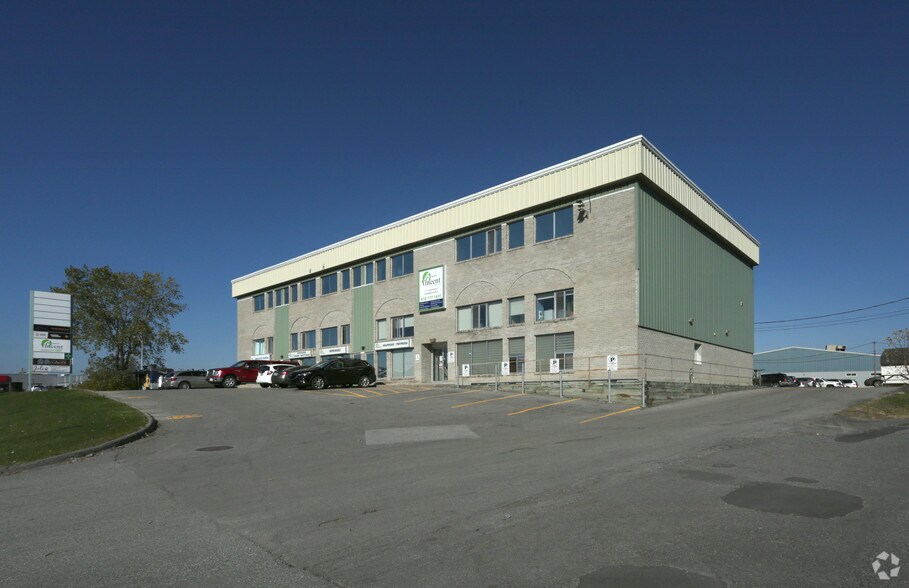 More Photos Of 120 Rue Jean-Proulx, Gatineau Light Distribution For Sale