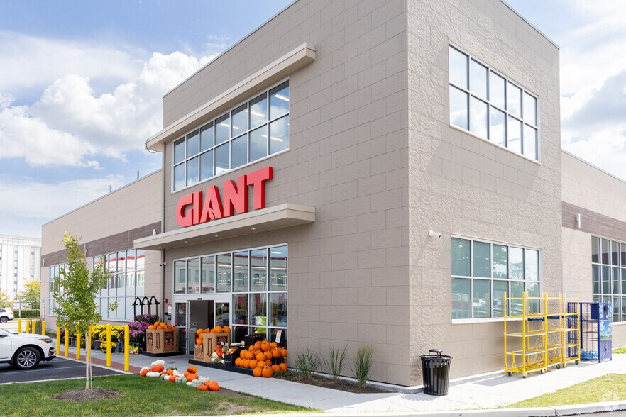 Primary Photo Of 93 Old York Rd, Jenkintown Supermarket For Lease