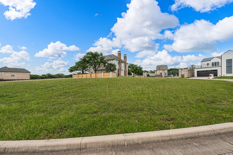 More Photos Of The Enclave, Waco Land For Sale
