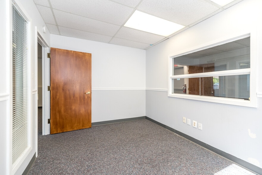 More Photos Of 908-918 Town Center, New Britain Office For Sale