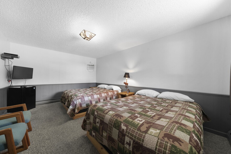 More Photos Of 10422 Cadillac Hwy, Thompsonville Hotel For Sale