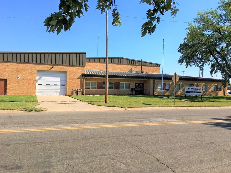 More Photos Of 620 N Edgemoor St, Wichita Warehouse For Sale