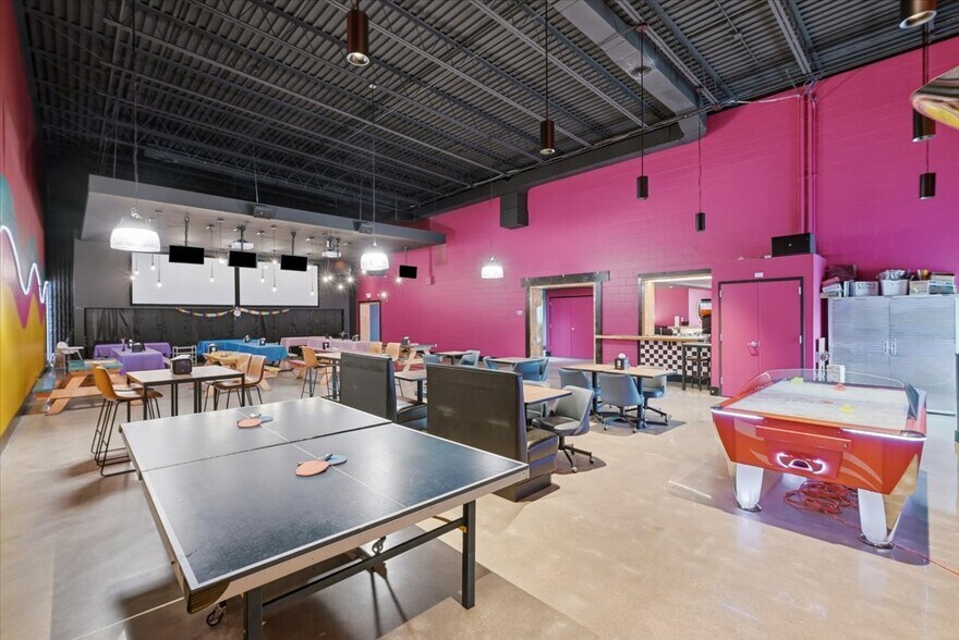 More Photos Of 7 S 4th St, Council Bluffs General Retail For Lease