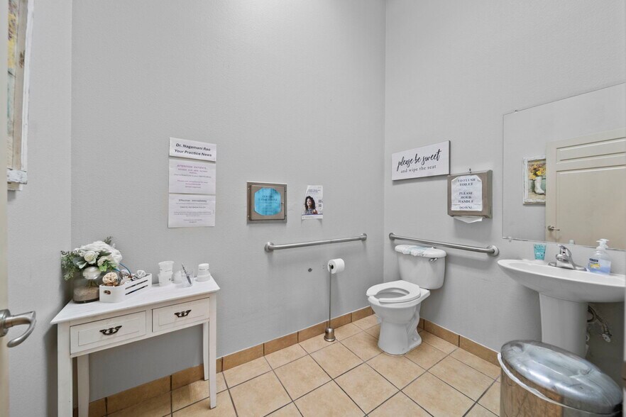 More Photos Of 26 Professional Park Dr, Webster Office For Sale