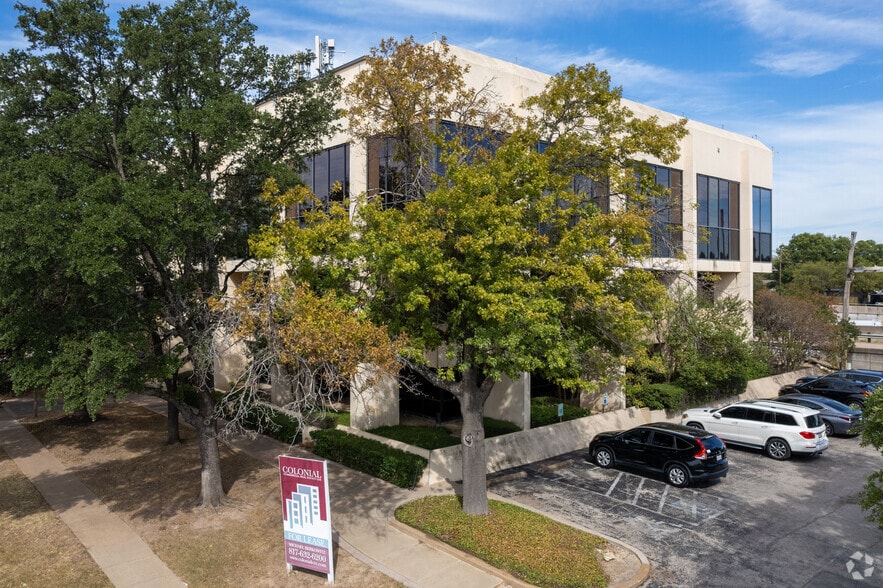 More Photos Of 5608 Malvey Ave, Fort Worth Loft Creative Space For Lease