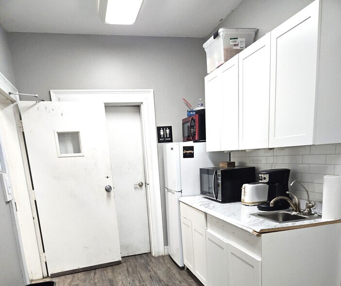 More Photos Of 2488 Lithonia West Dr, Lithonia Warehouse For Lease