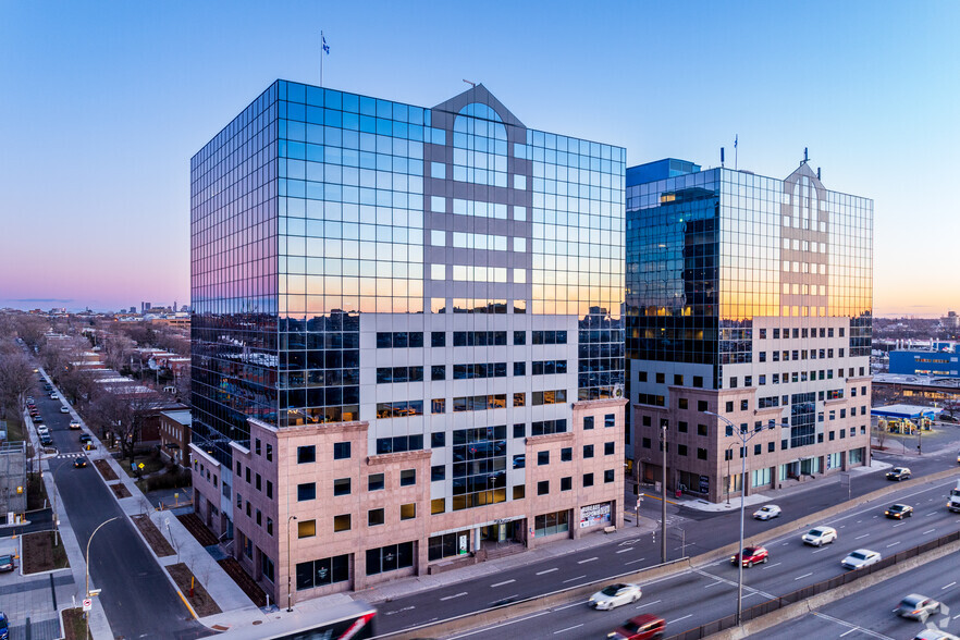 Primary Photo Of 110 Boul Crémazie O, Montréal Office For Lease