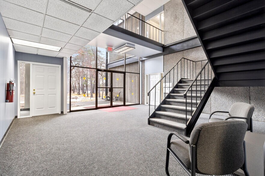 More Photos Of 315 Ushers Rd, Ballston Lake Office For Sale