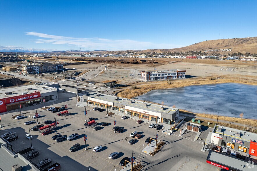 More Photos Of 264 Park St, Cochrane Storefront Retail Office For Lease