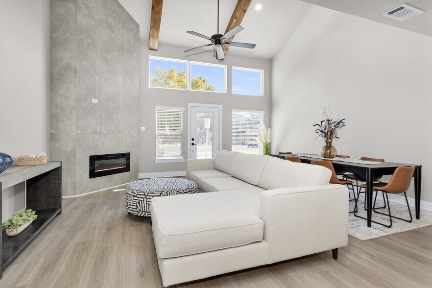 More Photos Of 17578 Highway 105, Montgomery Hotel For Sale