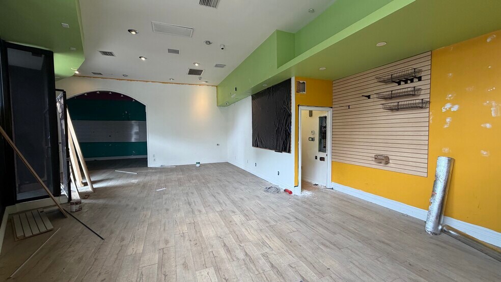 More Photos Of 5100-5102 Lankershim Blvd, North Hollywood Freestanding For Lease