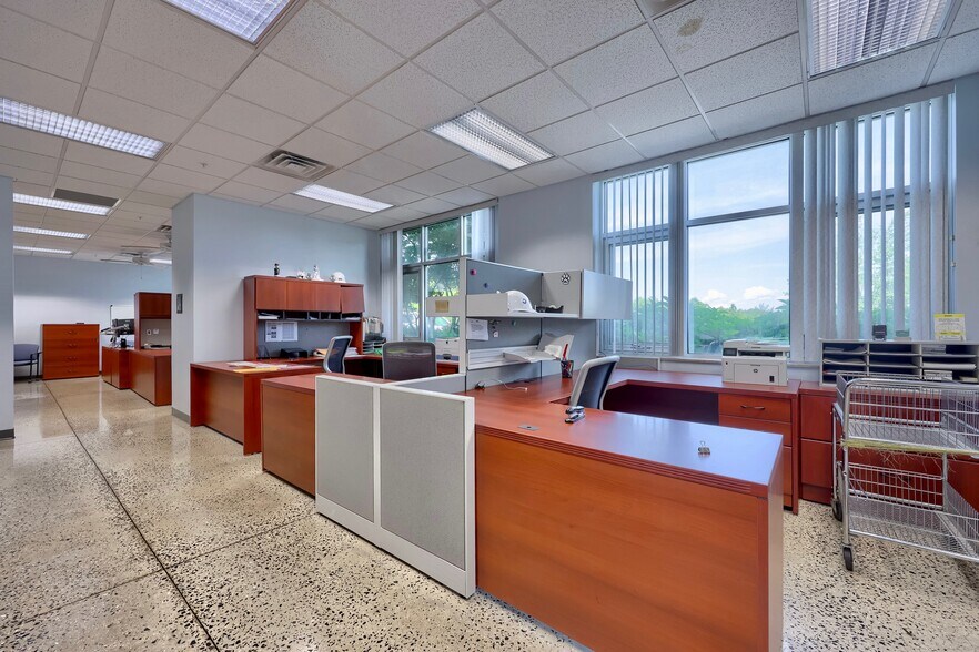 More Photos Of 22 Blackhawk Ln, Elizabethtown Distribution For Sale