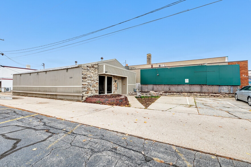 More Photos Of 519 E Walnut St, Green Bay General Retail For Lease