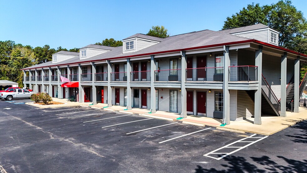 More Photos Of 1100 Highway 78 E, Jasper Hotel For Sale