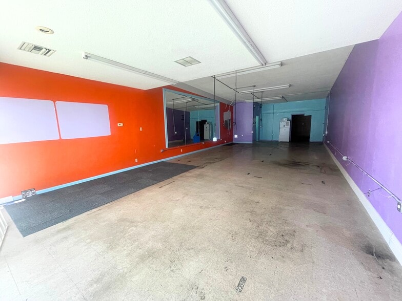 More Photos Of 1401-1403 E South St, Long Beach General Retail For Sale