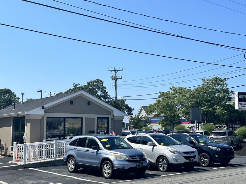 Primary Photo Of 609 Iyannough Rd, Hyannis Freestanding For Sale