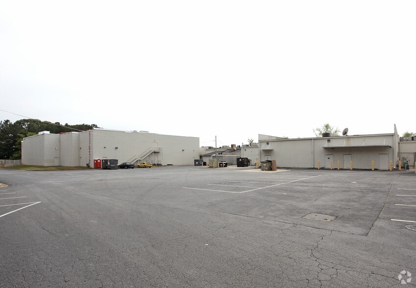 More Photos Of 101-217 Banks Rd, Fayetteville Unknown For Lease