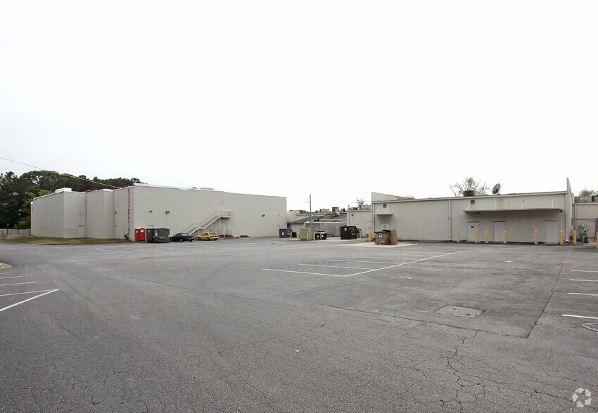 More Photos Of 101-217 Banks Rd, Fayetteville Unknown For Lease