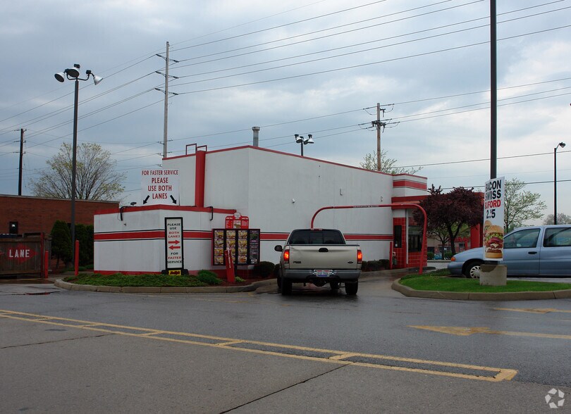 More Photos Of 471 E Waterloo Rd, Akron Fast Food For Lease