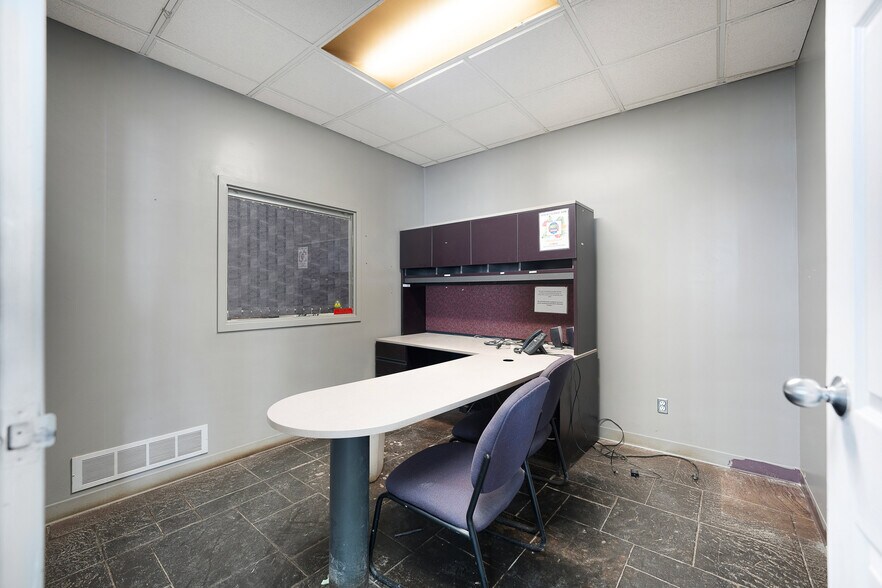 More Photos Of 20600 Hwy 2, Tilbury Auto Dealership For Sale