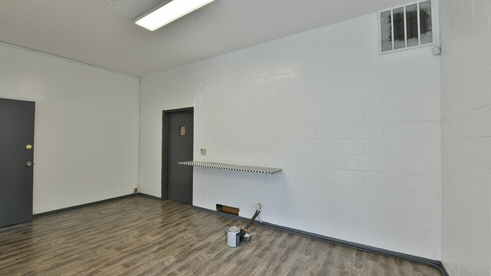 More Photos Of 900 W Hyde Park Blvd, Inglewood Warehouse For Lease
