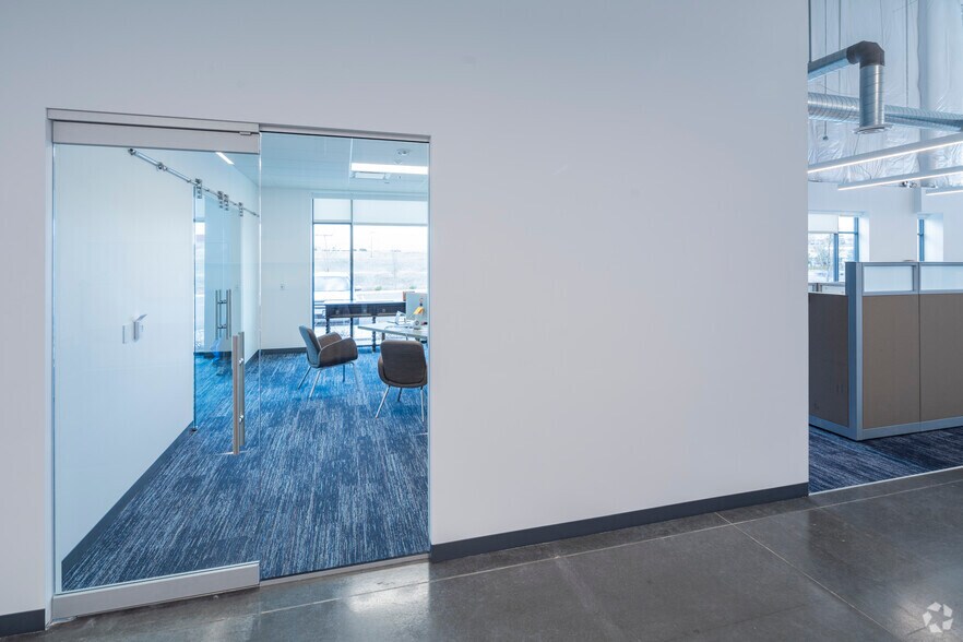 More Photos Of 14820 Compark Blvd, Parker Industrial For Sale